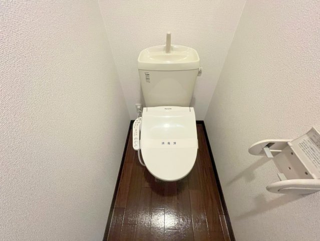 トイレ　綺麗なトイレにはウォシュレット標準装備です。