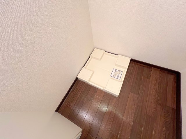 その他設備　嬉しい室内洗濯機置場。これで洗濯機も長持ちしますね。