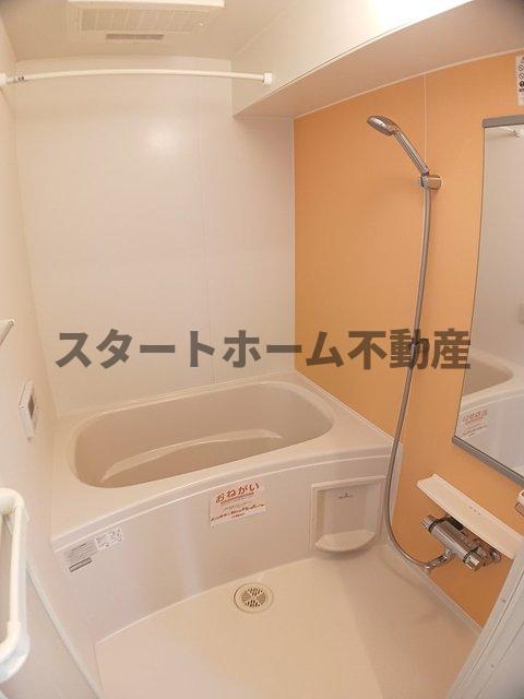 バス・シャワールーム　落ち着いた空間のお風呂です