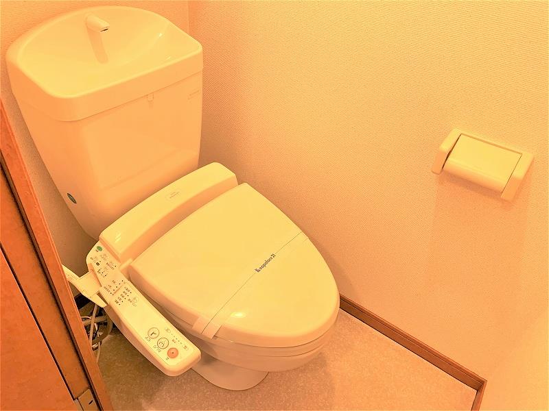 トイレ　温水洗浄便座