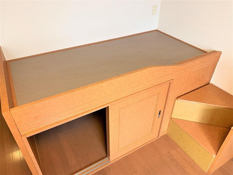 その他部屋・スペース　ベッド付き。ベッド下収納あり。