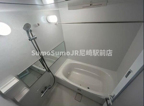 バス・シャワールーム　落ち着いた空間のお風呂です