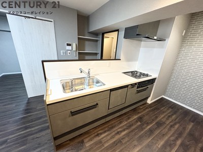 キッチン　3口ガスコンロ付で機能的なキッチンです！