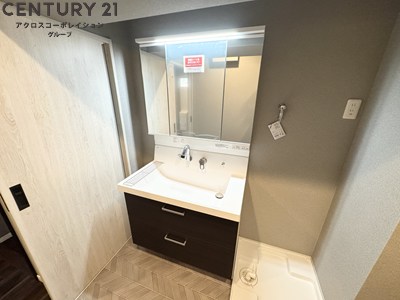 洗面設備　三面鏡付洗面化粧台です！