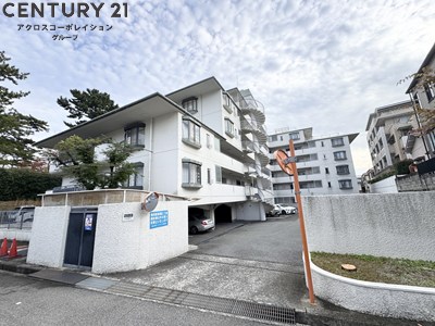 建物外観　敷地内駐車場・駐輪場あり！