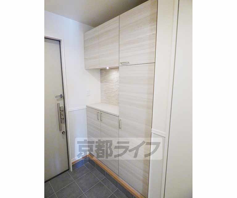 玄関　広々とした玄関です。