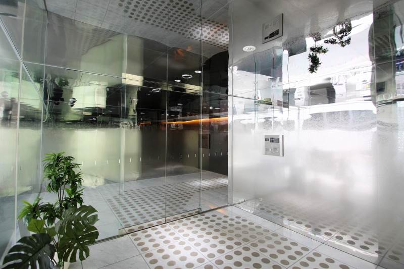 エントランス　オートロック付きエントランス