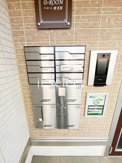 エントランス　エントランスはオートロック付きで安心です