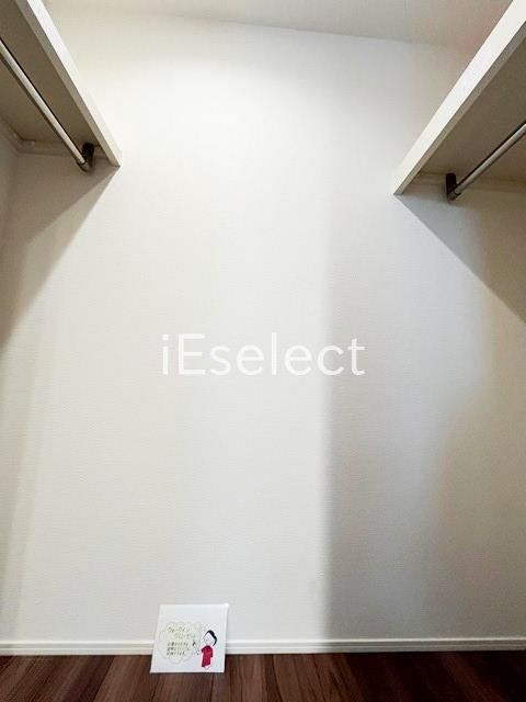 収納　奥行きのあるウォークインクローゼット