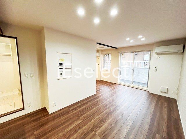 居室・リビング　広々とした開放感のあるリビングです