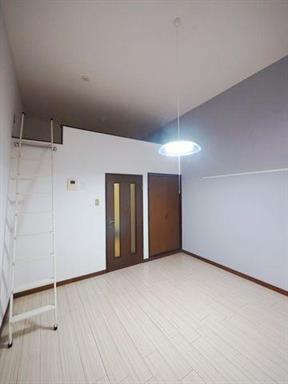 その他部屋・スペース　ロフトには、ハシゴを使って上ることができます。