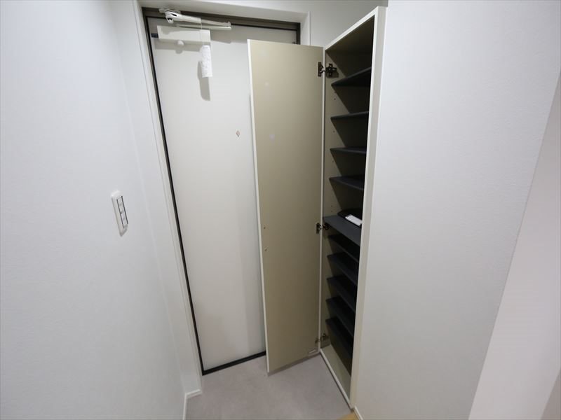 玄関　玄関　シューズボックス付（収納充実してます）