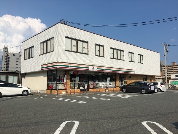 コンビニ　セブンイレブン（コンビニ）まで650m