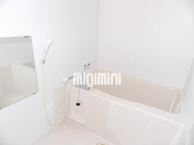 バス・シャワールーム　きれいなバスルームです。追い焚き機能付きです。