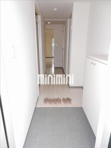 玄関　玄関からの眺めです。下駄箱備え付きです。