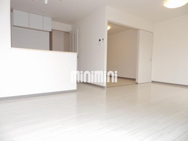 居室・リビング　広々としたリビングで快適に生活できます。