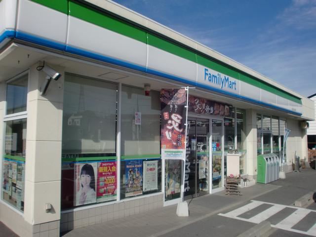 コンビニ　ファミリーマート（コンビニ）まで1700m