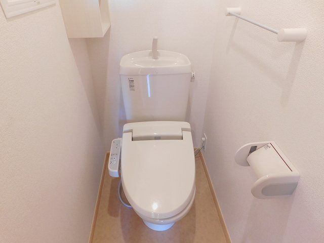 トイレ　※別号室の写真となります。