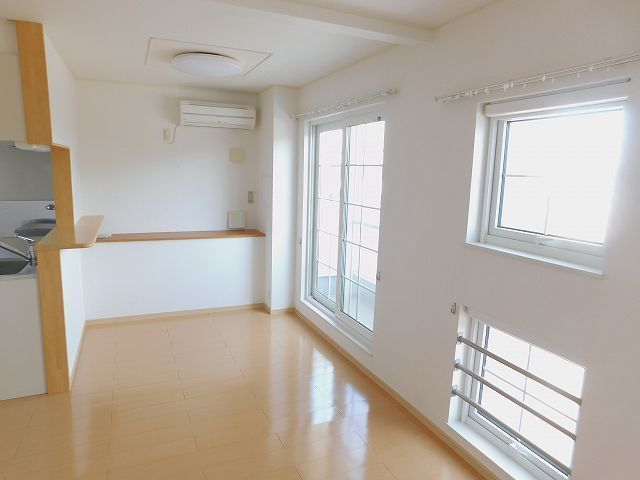 居室・リビング　※別号室の写真となります。