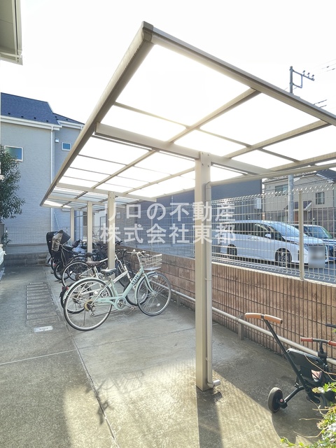 その他共有部分　雨の日でも安心☆屋根付の駐輪場です☆