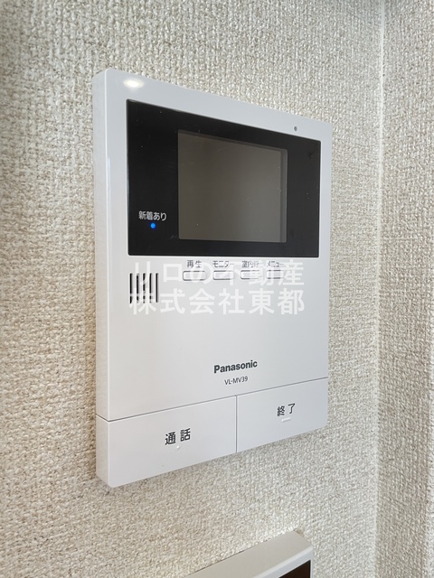 セキュリティ　訪問者が一目で分かるＴＶモニタ付インターホンです！２面採光な