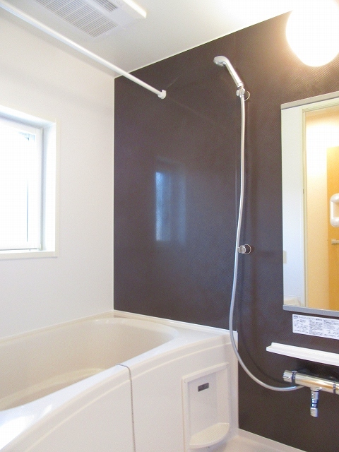 バス・シャワールーム　浴室に窓！