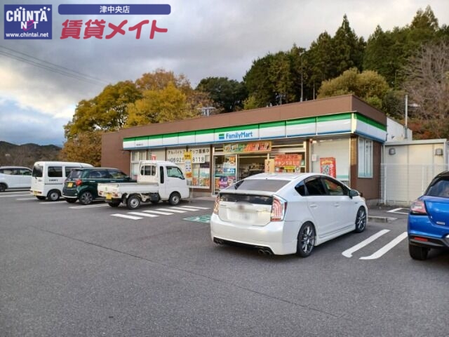 コンビニ　ファミリーマート榊原温泉口店（コンビニ）まで7012m