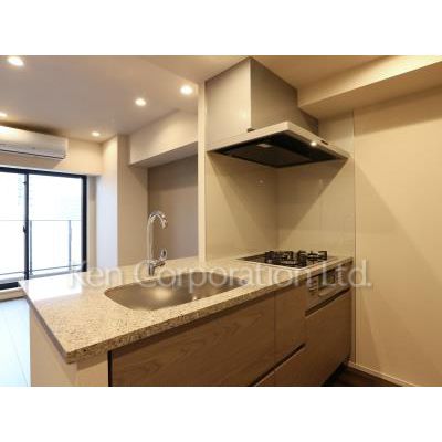 キッチン　同タイプ13階のお部屋を撮影。仕様が異なることがあります。