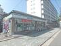 コンビニ　ファミリーマート佛教大学前店（コンビニ）まで350m