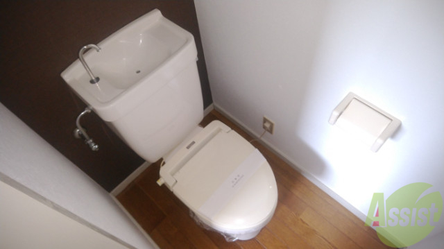 トイレ　白くてきれいなシンプルで使いやすい落ち着けるトイレです。