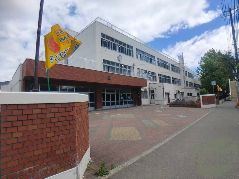 小学校　札幌市立宮の森小学校（小学校）まで262m