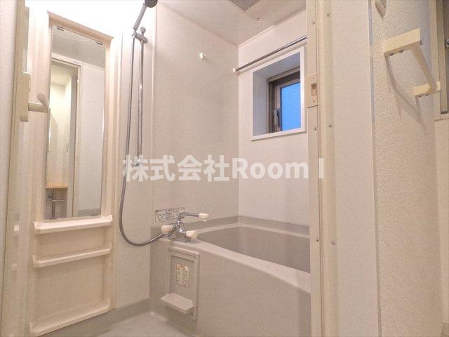 バス・シャワールーム　コンパクトで使いやすいお風呂です