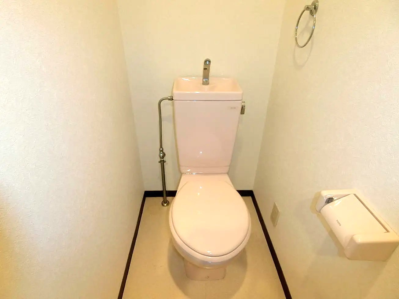 トイレ　バストイレ別でキレイなトイレです☆