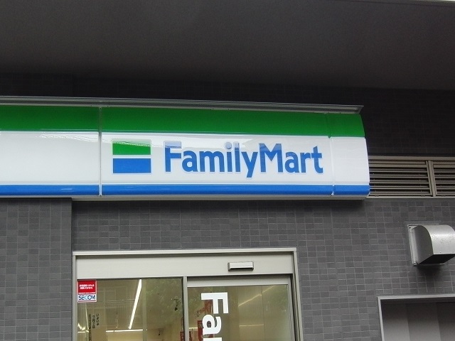 コンビニ　ファミリーマート大阪工大前店（コンビニ）まで331m