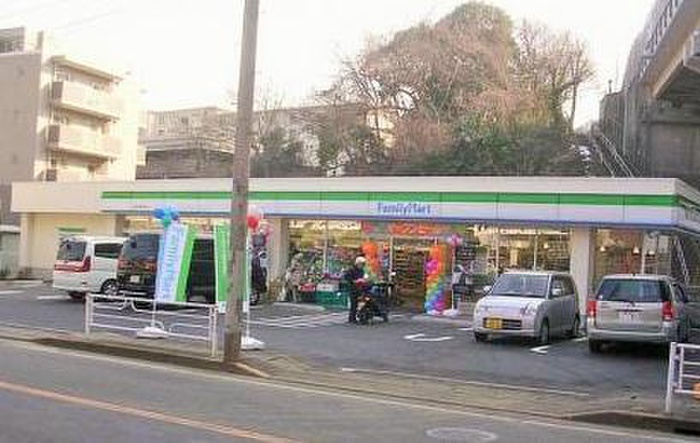 コンビニ　ファミリーマート横浜羽沢町綿打店（コンビニ）まで900m