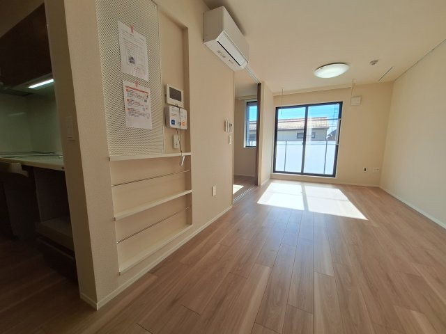 居室・リビング　柱の少ない四隅をしっかり使えるお部屋です