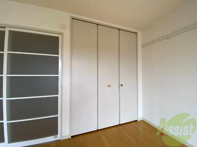 収納　大きめの収納が付いているので、荷物の多い方にも嬉しいですね。