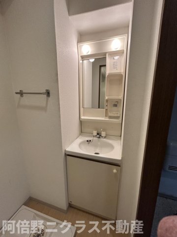洗面設備　内装は別部屋の参考写真です。