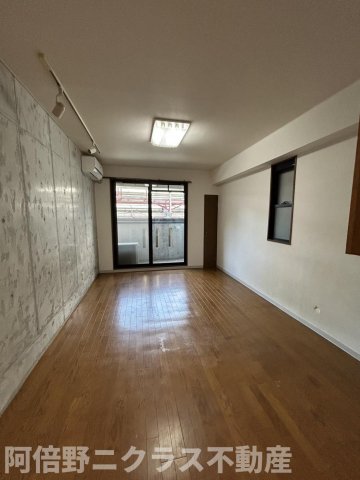 居室・リビング　内装は別部屋の参考写真です。