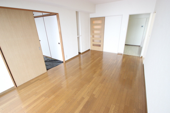 居室・リビング　※別号室の写真です。