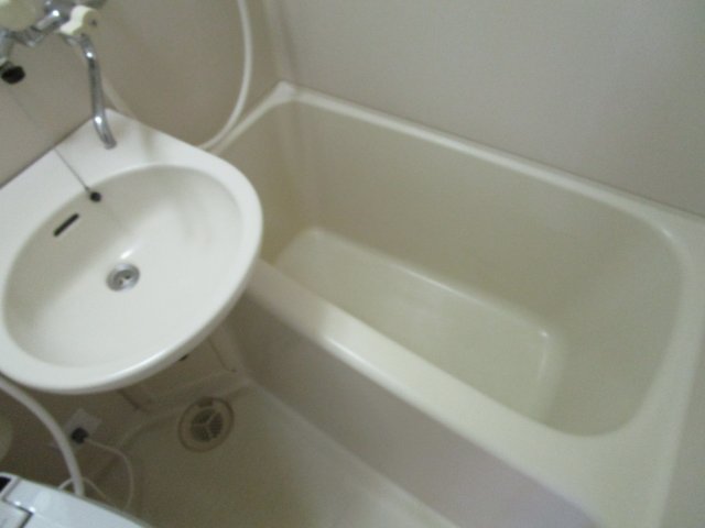 バス・シャワールーム　☆バス・トイレ一緒☆