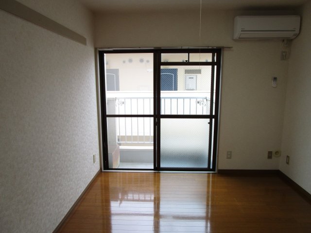 居室・リビング　☆６帖洋室☆