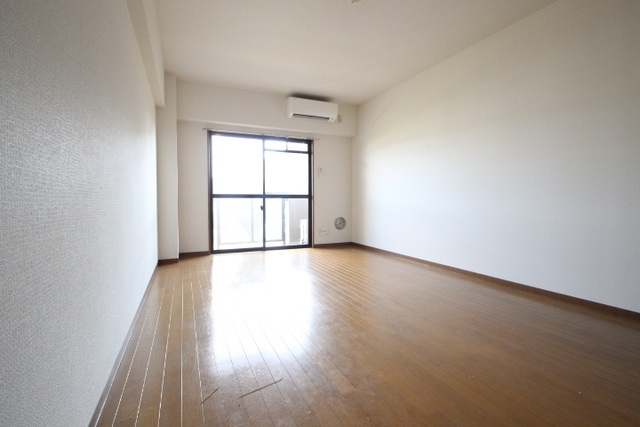 居室・リビング　同物件別号室