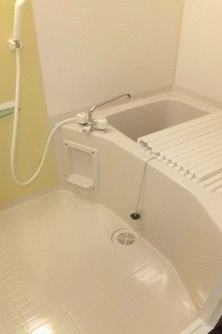 バス・シャワールーム　浴槽広いです