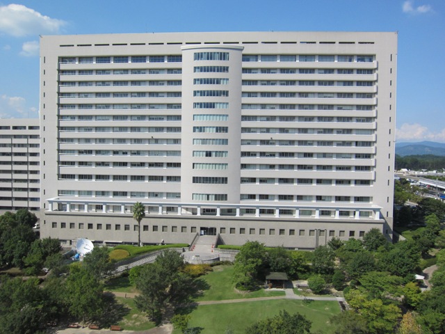 病院　国立大学法人愛媛大学医学部附属病院（病院）まで444m