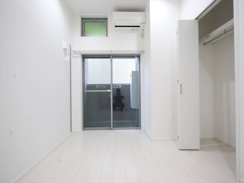 バルコニー　洋室5.5帖　ロフト5.8帖（収納にも寝室にも使えます）