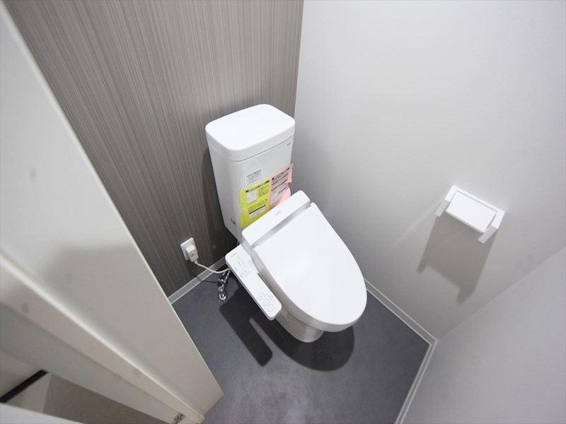 トイレ　温水洗浄暖房便座付トイレ