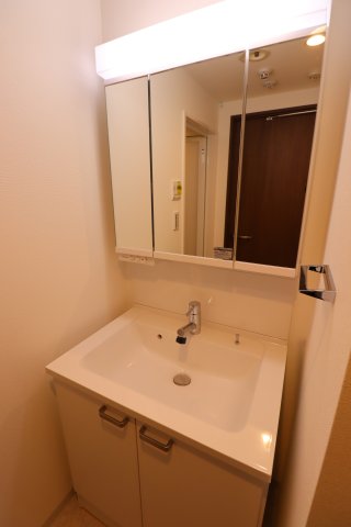 洗面設備　スペースが確保できる洗面所です