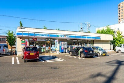 コンビニ　ローソン札幌北34東二十丁目店（コンビニ）まで612m