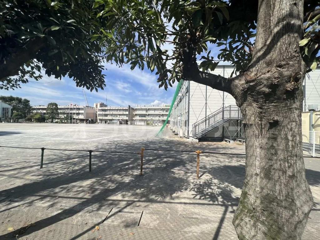 小学校　さいたま市立三橋小学校（小学校）まで690m